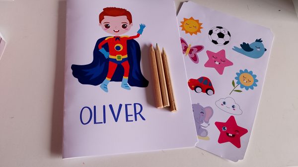 Pack para niños personalizado (Libreta infantil + pegatinas + pinturas) - Imagen 2