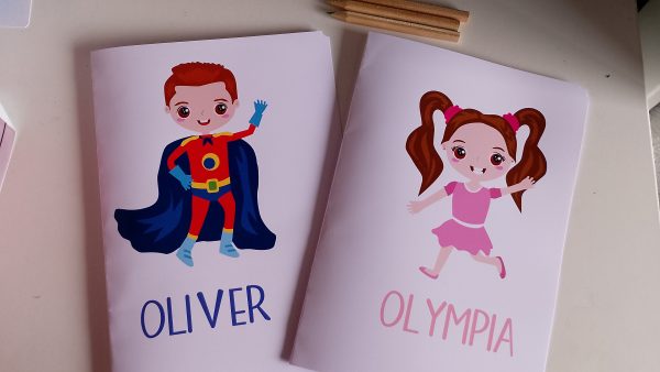 Pack para niños personalizado (Libreta infantil + pegatinas + pinturas) - Imagen 3