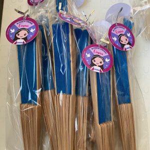 Abanicos de madera y tela personalizados para boda