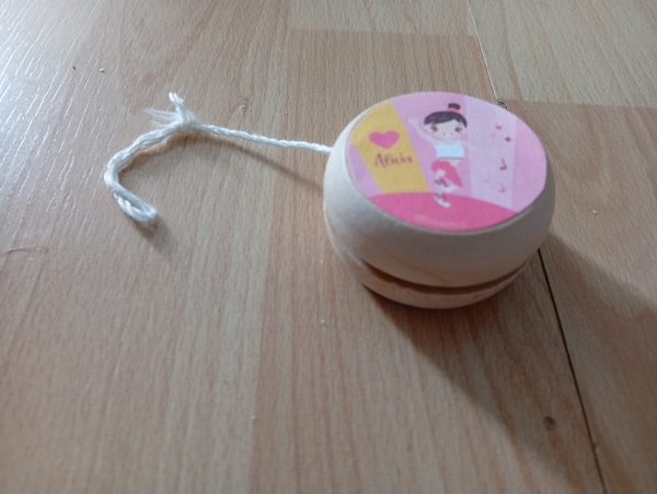 Yoyo de Madera personalizado con adhesivo