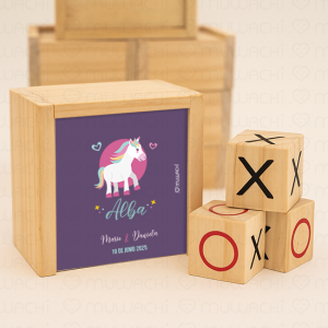 Tres en raya personalizado con nombre de unicornios